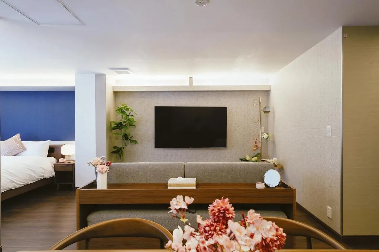 Cherry Blooming Tokyo- All Suite Boutique Hotel 东京伊樱里-中央区全套房艺术酒店 Tokyo