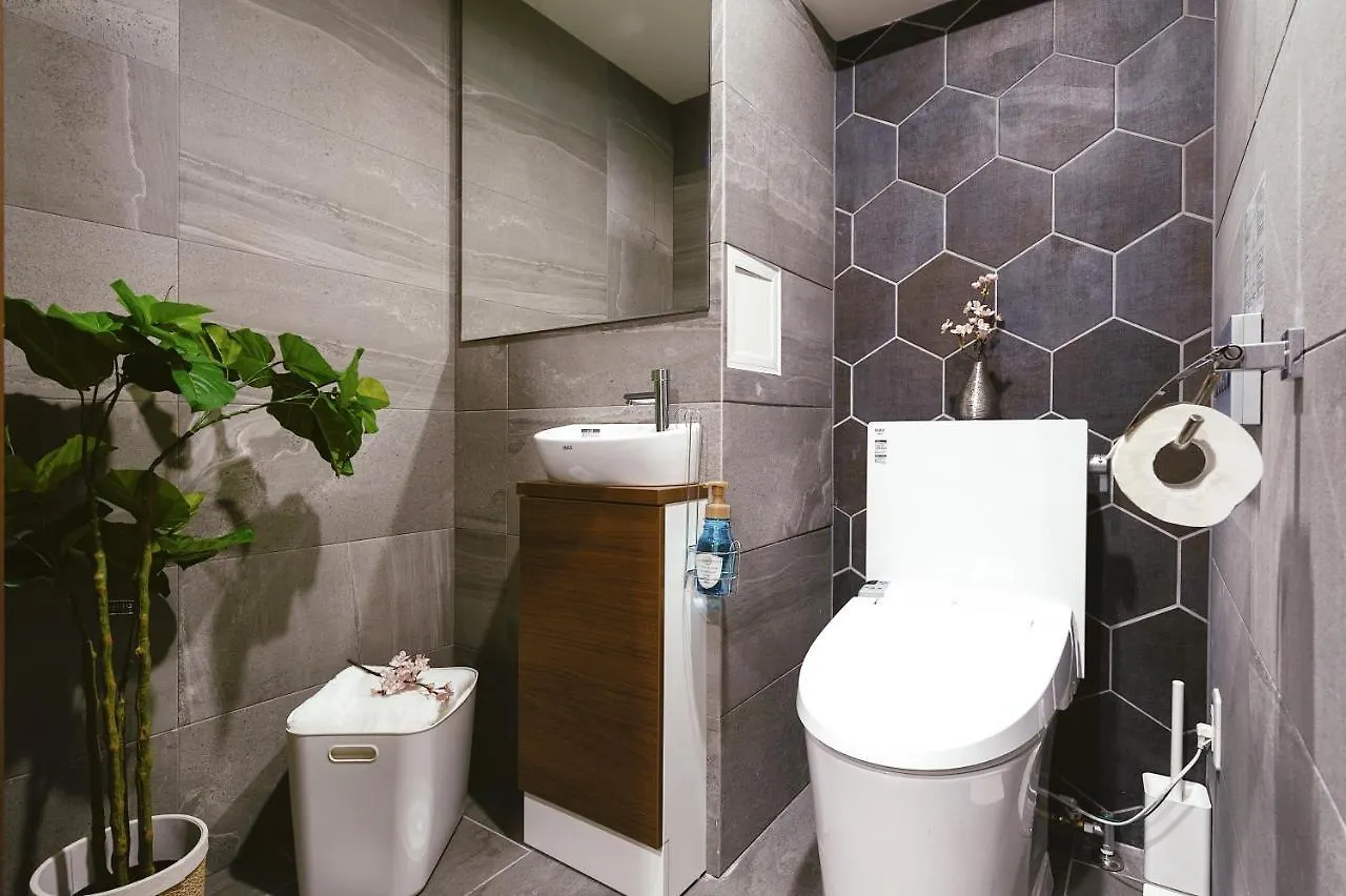 Cherry Blooming Tokyo- All Suite Boutique Hotel 东京伊樱里-中央区全套房艺术酒店 4*, Tokyo