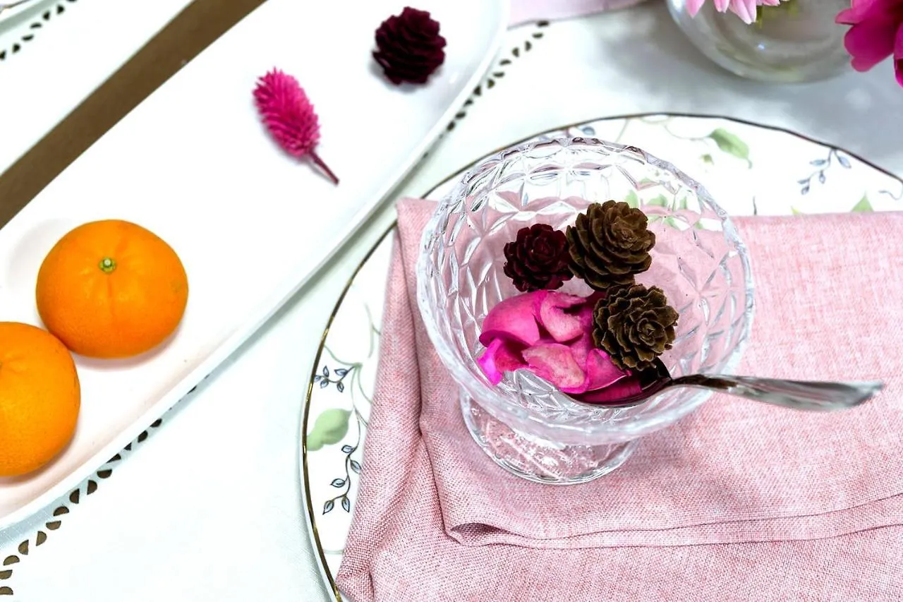 Cherry Blooming Tokyo- All Suite Boutique Hotel 东京伊樱里-中央区全套房艺术酒店  Tokyo