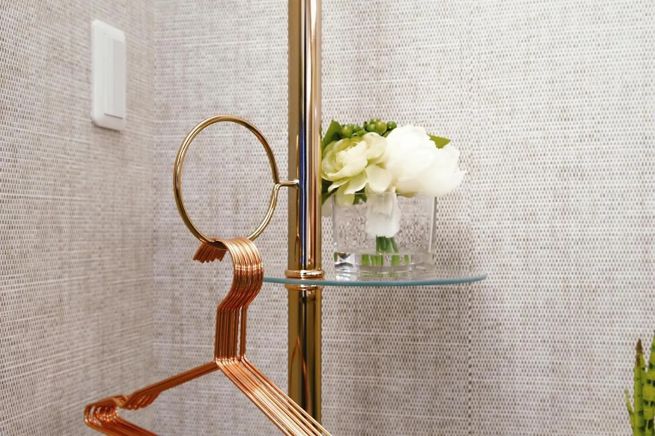Cherry Blooming Tokyo- All Suite Boutique Hotel 东京伊樱里-中央区全套房艺术酒店 4*, Tokyo